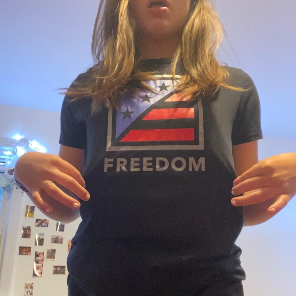 Super cute🤩 Under Armour t-shirt!